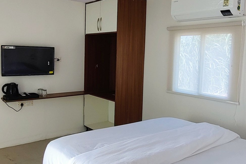 Clapping Leaves Private Cabin Stay