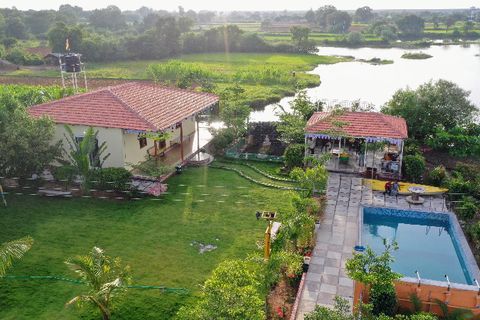 Lakefront farm stay